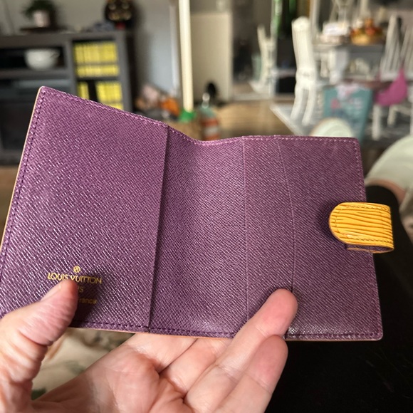 Louis Vuitton card holder - Picture 2 of 2